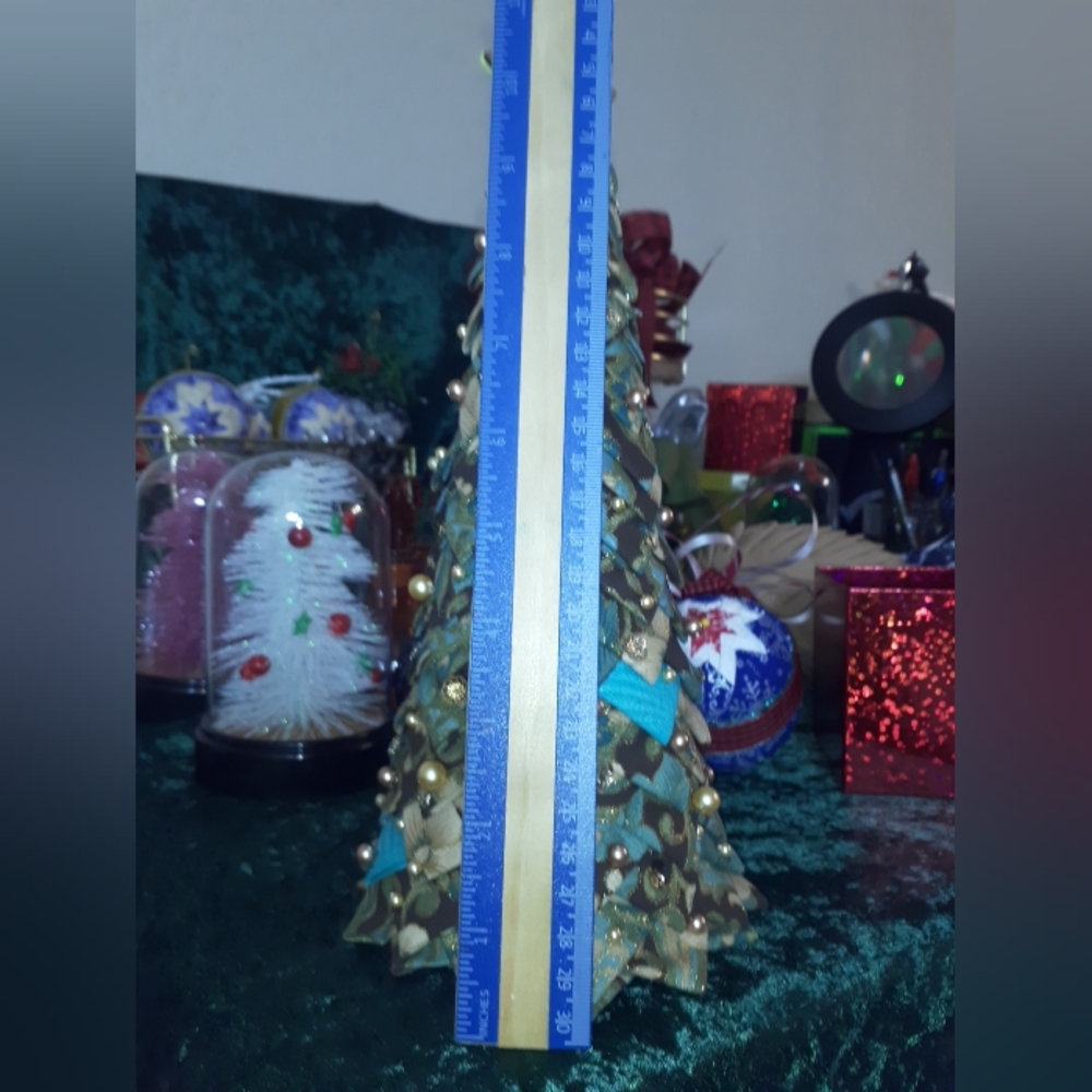 Made by ME Christmas Decor. Approximately 11"x6" Quilted Christmas Tree
